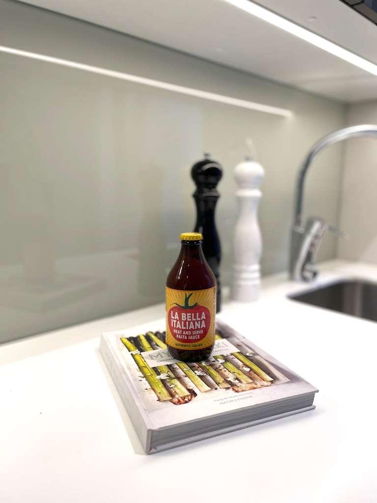 Biz Apartment Bromma Stockholm Tiện nghi bức ảnh A bottle of tomato sauce